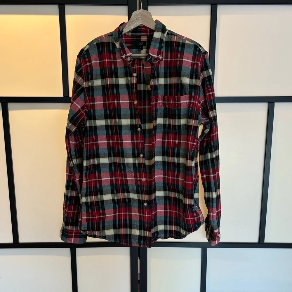 J. Crew Oxford‎ plaid men’s button down shirt. Size Medium
